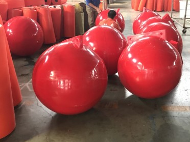 厂家批发直径50公分吊环警戒浮球 LLDPE滚塑工艺一次成型