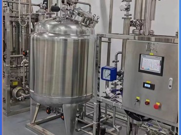 滨润品质优选1000L / 小时蒸馏水机设备厂家