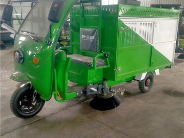 山东电动吸树叶收集车生产厂家直销电动三轮吸树叶收集车价格